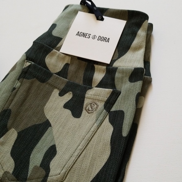 ❗ONE LEFT❗Agnes & Dora Camo Jeggings - Picture 3 of 4